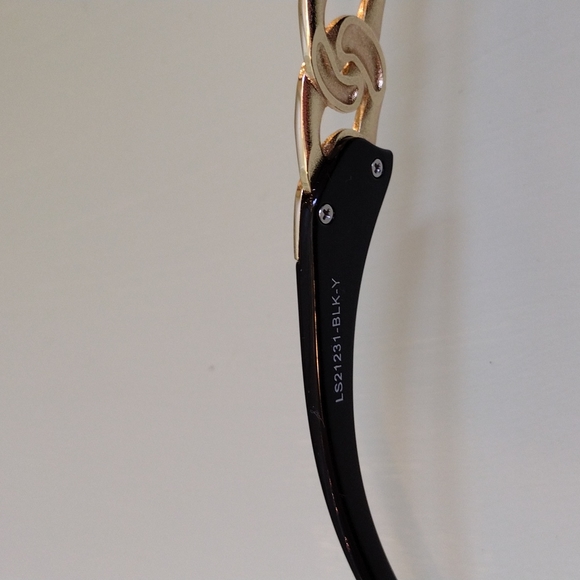 Women's gold chain ⛓️ link black frame sunglasses 🕶️ - Picture 9 of 12